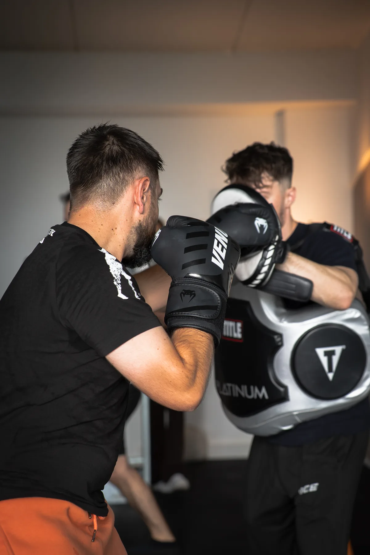 Exercice technique de boxe encadré par Danny